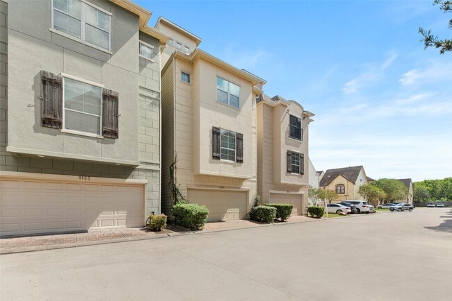 Building Photo - 9125 Harbor Hills Dr