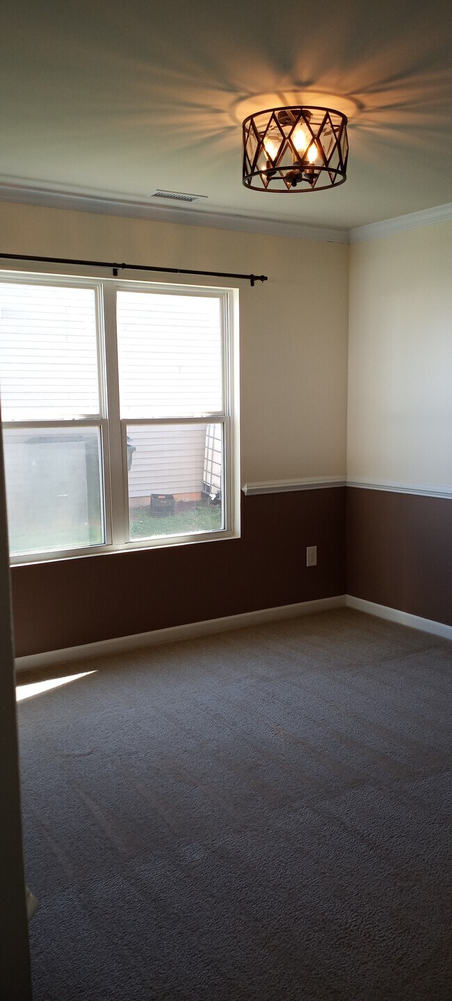 Building Photo - 1006 Collington Dr