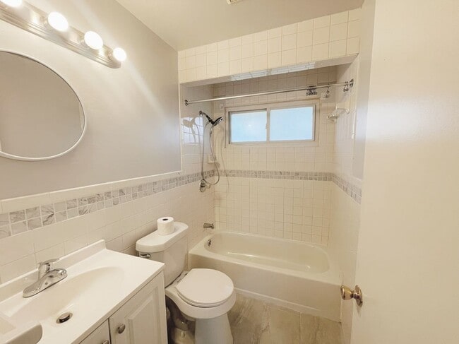 Building Photo - 28600 Oakwood St