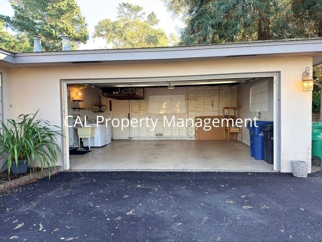 Building Photo - Beautiful 3-Bedroom Pebble Beach Home!