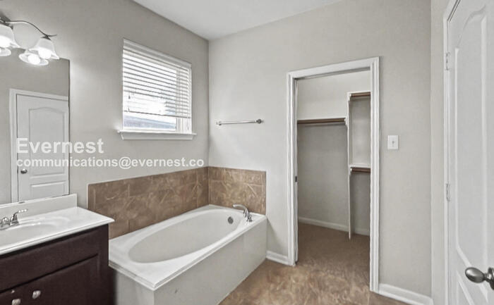 Building Photo - 6214 Oxford Lake Dr