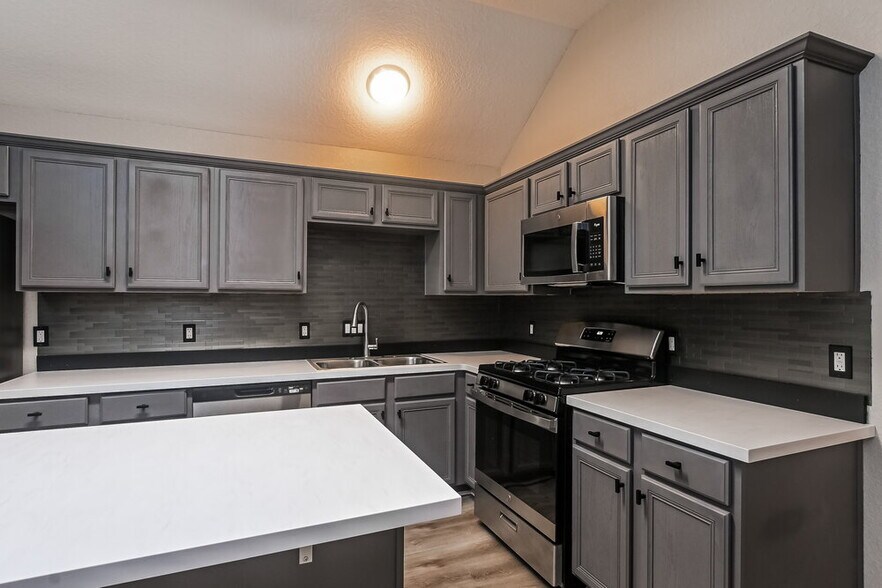 Building Photo - 622 Oak Briar Dr