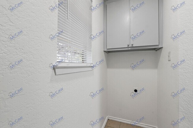 Building Photo - Cute 2/1 Unit in Fort Worth! **Move-in Spe...