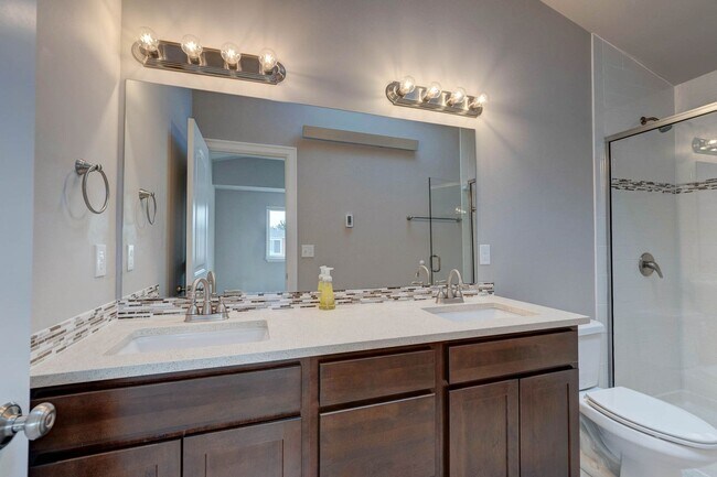 Building Photo - Beautiful Home in Newer Neighborhood