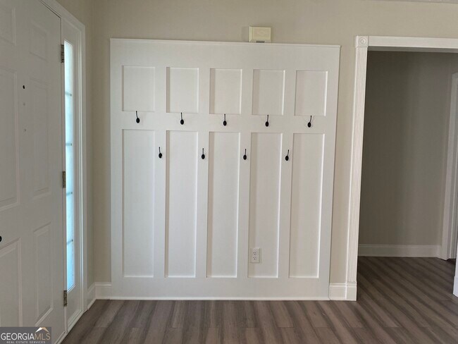 Building Photo - 900 Harbins View Dr