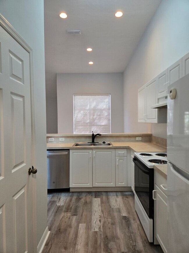 Building Photo - 3 Bedroom/ 2 Bath home at The Greens at West End