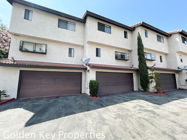 Building Photo - Welcome to this stunning ***unfurnished*** tri-level condo in the desirable Casitas de la Costa c...