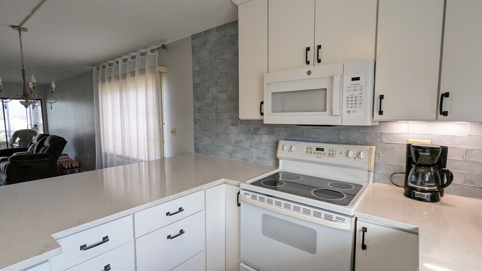 Kitchen - 116 Fairway Ct