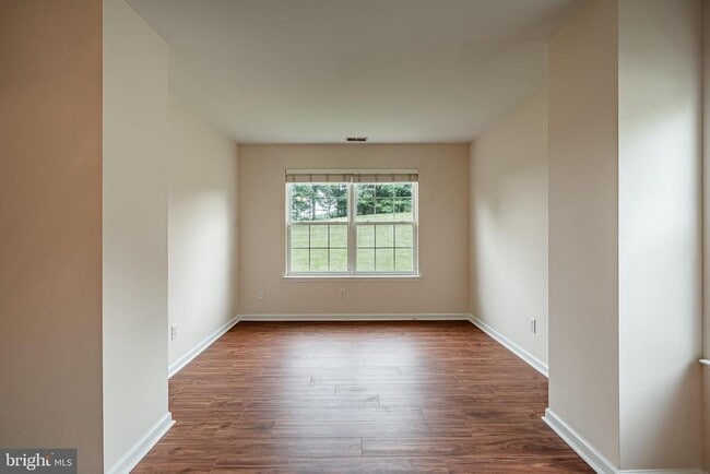 Building Photo - 129 Spur Ln