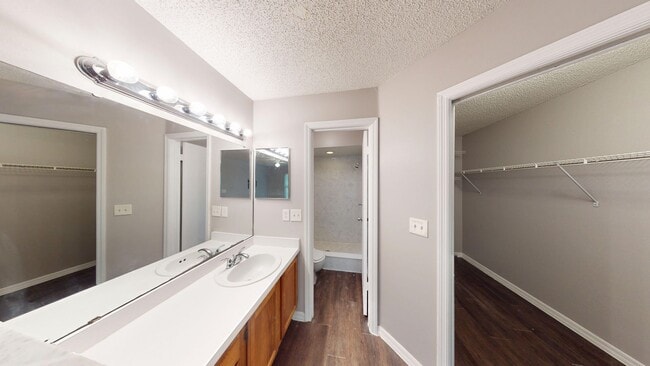 Building Photo - 3 Bedroom/ 2 Bathroom Home in Orlando!