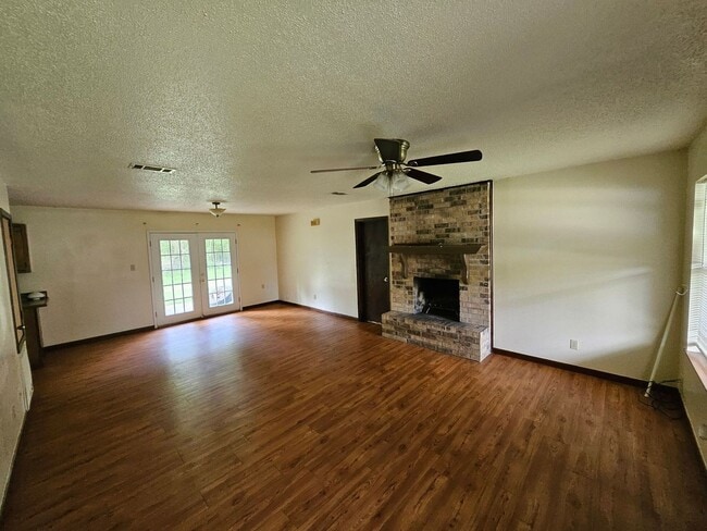 Building Photo - 130 Raymond Dr