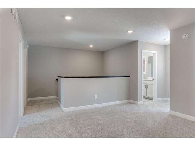 Building Photo - 1142 Middlefield Rd