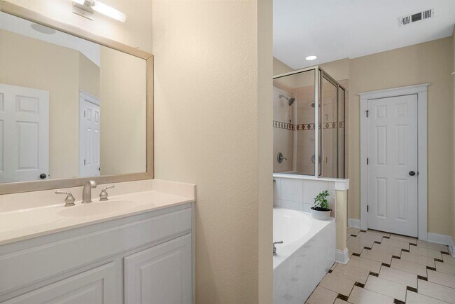 Building Photo - 9433 Hopeland Dr