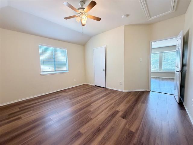 Building Photo - 1910 Pin Oak Ln