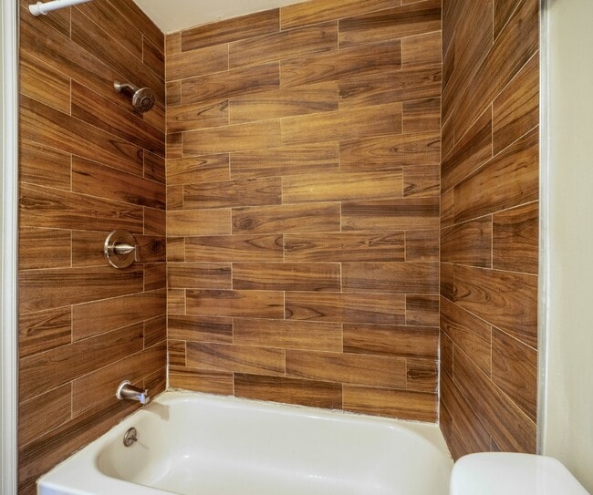 Building Photo - Spacious 3-Level Townhouse with Finished Basement and Fenced Patio