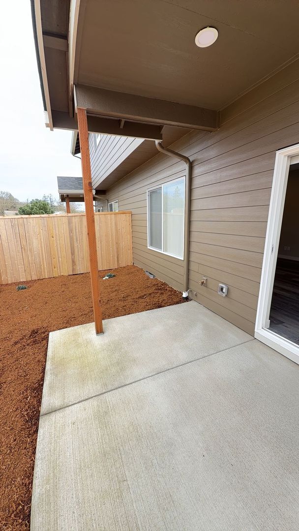 Building Photo - Chernishoff Seven Oak Luxury Duplex