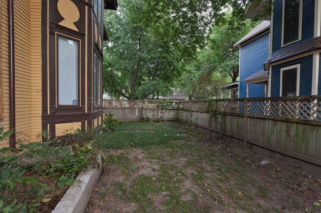 Building Photo - 1217 Bitting St