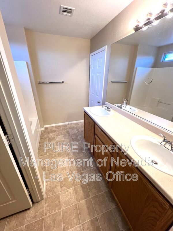 Building Photo - 6109 N Blue Luna St
