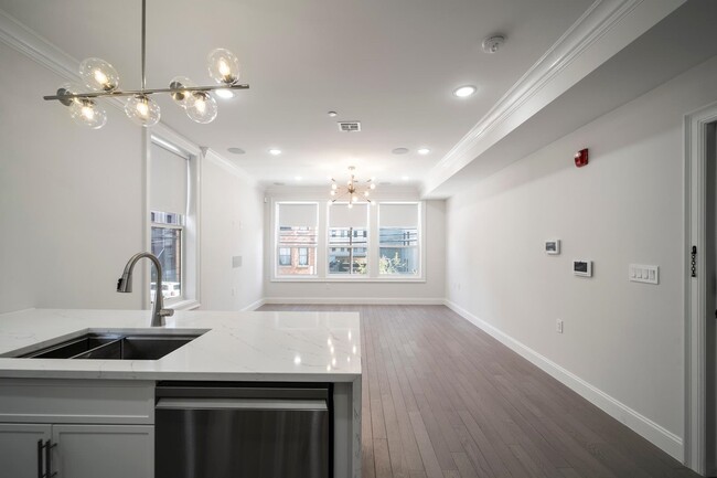 Building Photo - 131 Clifton Pl