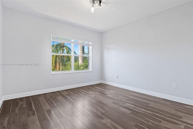 Building Photo - 874 NW 170th Terrace