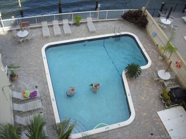 Building Photo - 121 Golden Isles Dr