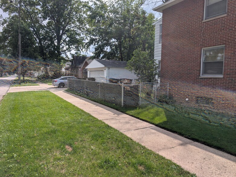 Building Photo - 2403 Brookview Blvd