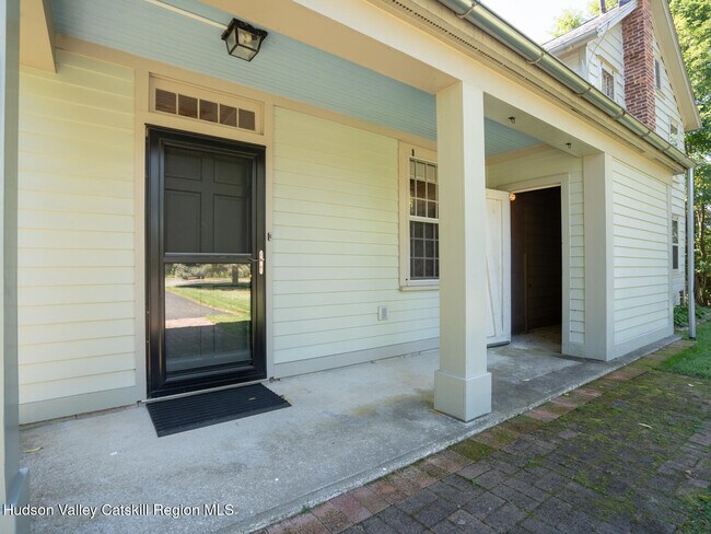 Building Photo - 2704 NY-9H