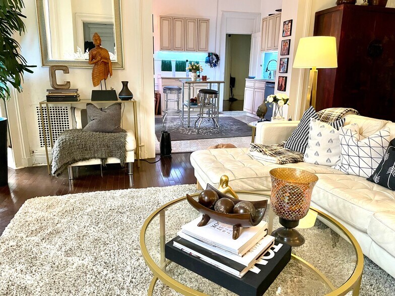 Primary Photo - 24 E Eager St