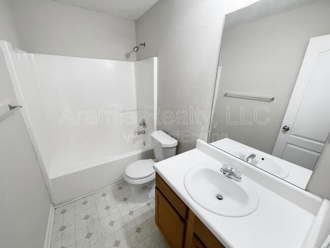 Building Photo - 3930 Cypress Pointe Dr