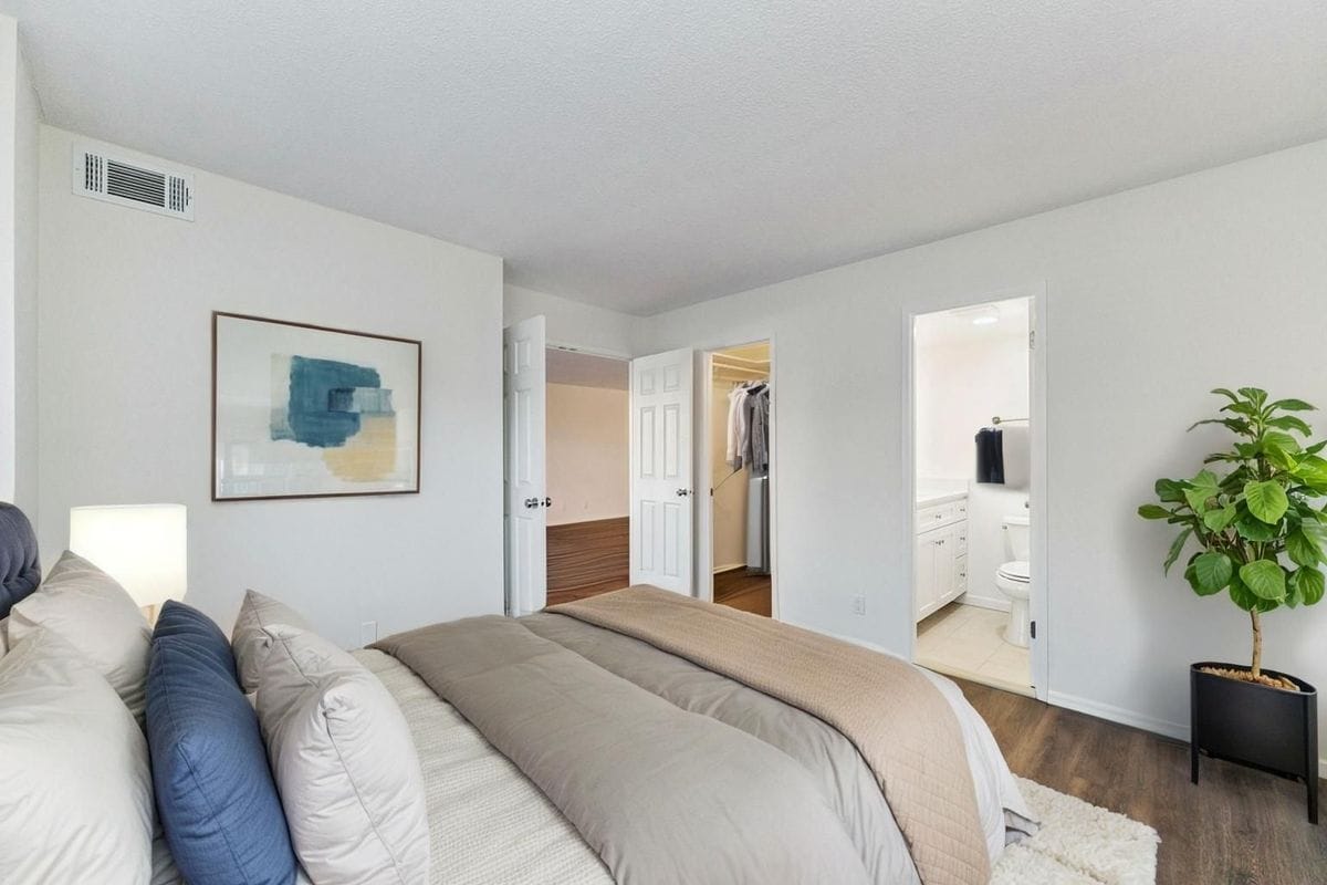 Building Photo - 8360 Greensboro Dr