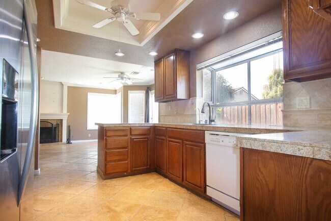 Building Photo - Large 4BR 3BA Updated Home in Quiet Neighb...