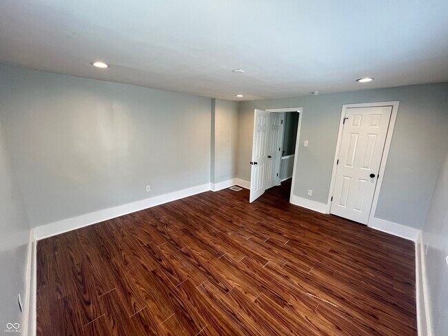 Building Photo - 3727 N Kenwood Ave