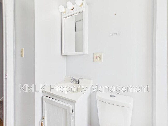 Building Photo - 1078 Lindsay Ave