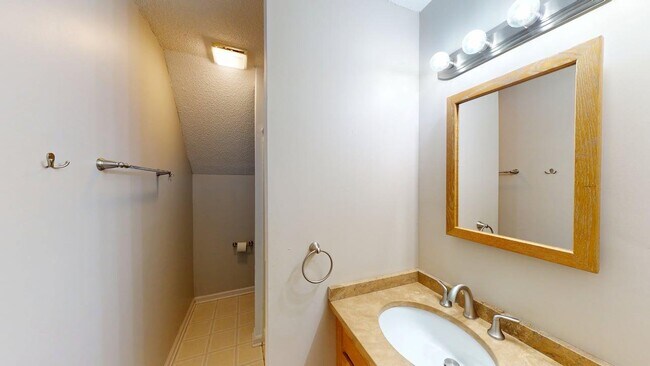 Building Photo - 367 London Rd