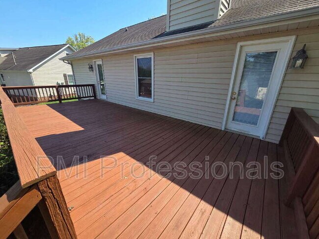 Building Photo - 2426 Bennington Dr