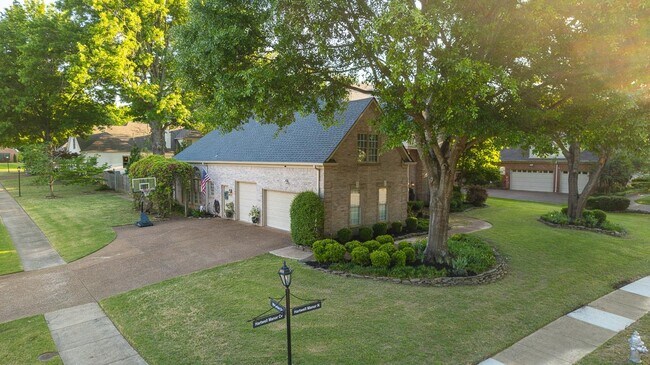 Building Photo - 1765 Hartwell Manor N