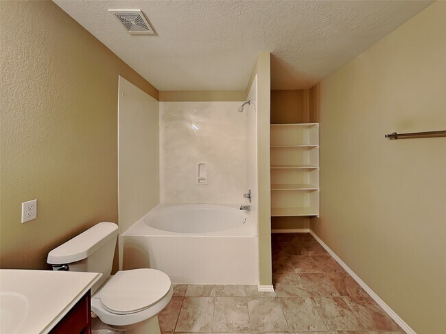 Building Photo - 15326 Boulder Hollow Ln