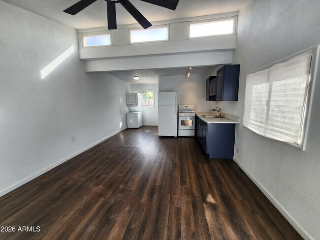Building Photo - 1618 W Gardenia Dr