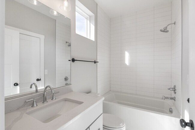 Building Photo - 312 Becanni Ln