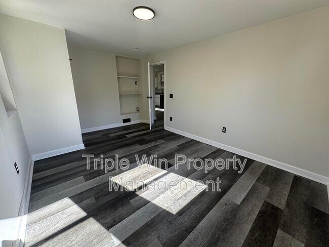 Building Photo - 3704 Taft Ave