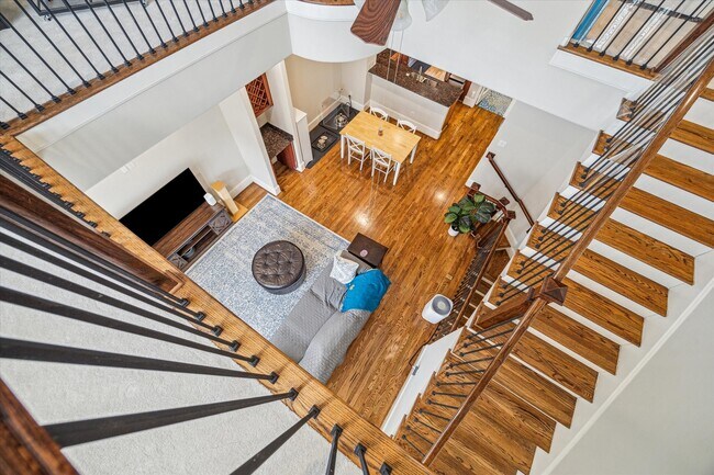 Building Photo - 1046 W 23rd St