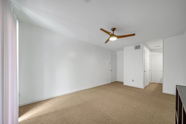 Building Photo - 10732 Briar Forest Dr