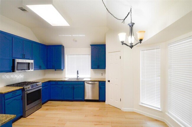 Building Photo - 506 Pleasant Valley Dr