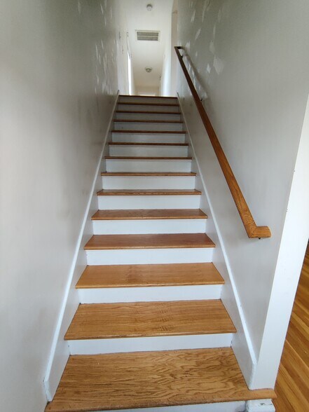 Stairs - 235-2 Columbia Rd