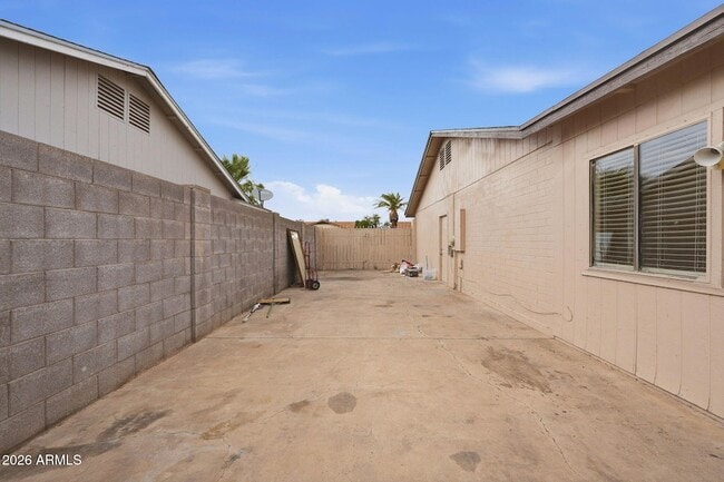 Building Photo - 4731 W Paradise Ln