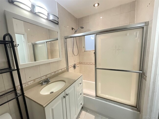 Building Photo - 59-06 59th Dr