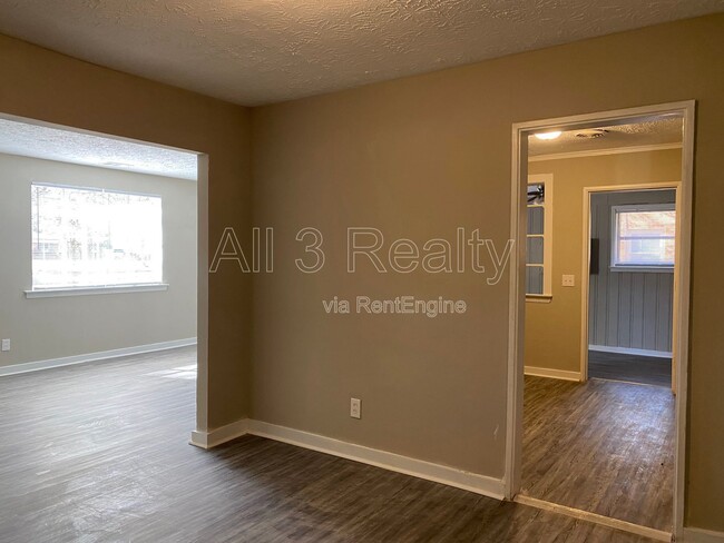Building Photo - 3737 Dalraida Pkwy