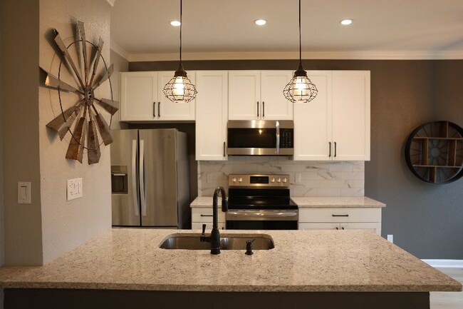 Primary Photo - 7151 Gaston Ave