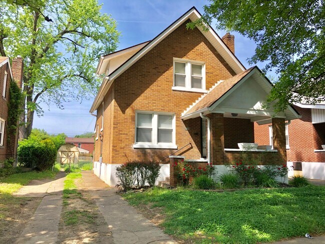 Primary Photo - Beautiful 2 Bedroom/2 Bath South End Home ...