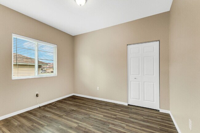 Building Photo - "Charming 2-Bed, 2-Bath with Granite Finis...